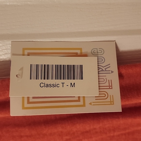 LuLaRoe Classic T M - Picture 2 of 3